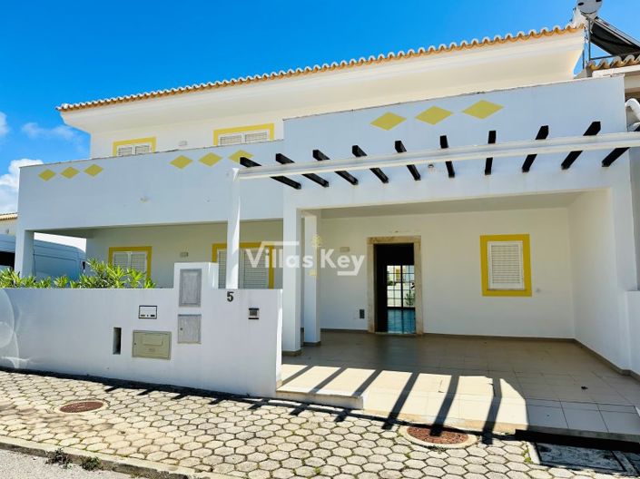 Image No.1-4 Bed House for sale