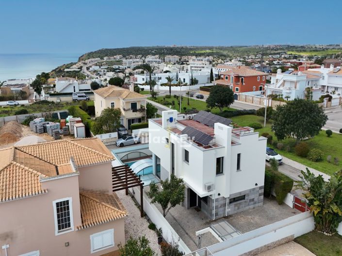 Image No.3-Maison de 3 chambres à vendre à Lagos