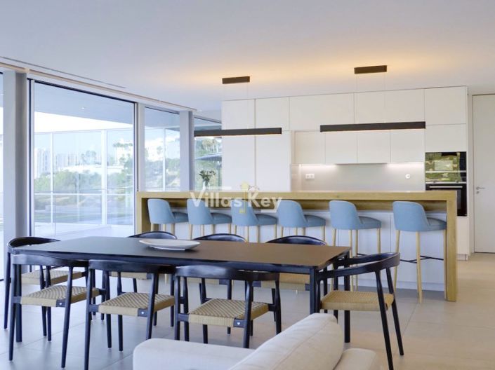 Image No.12-6 Bed House for sale