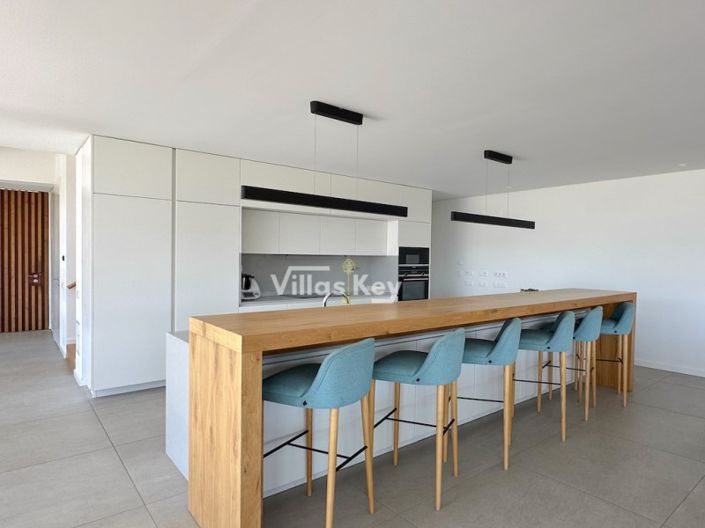 Image No.13-6 Bed House for sale