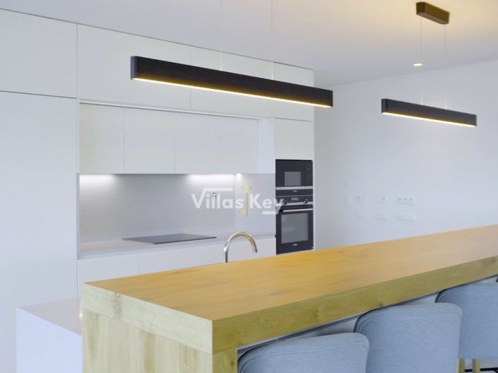 Image No.14-6 Bed House for sale