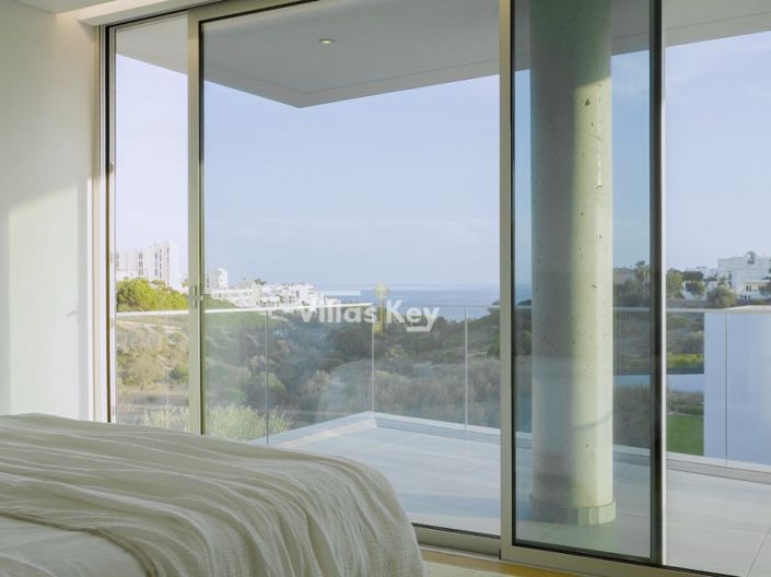 Image No.17-6 Bed House for sale