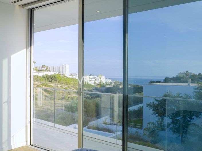 Image No.18-6 Bed House for sale