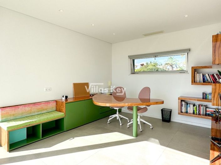 Image No.28-6 Bed House for sale