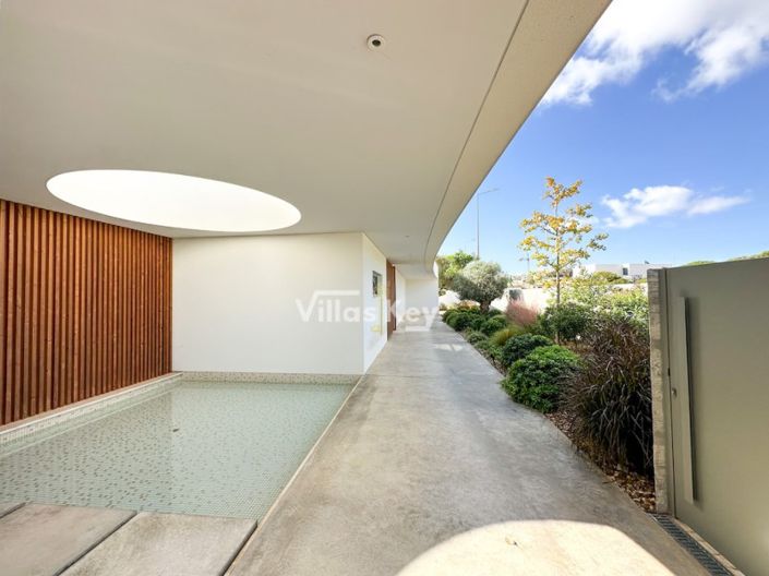 Image No.32-6 Bed House for sale