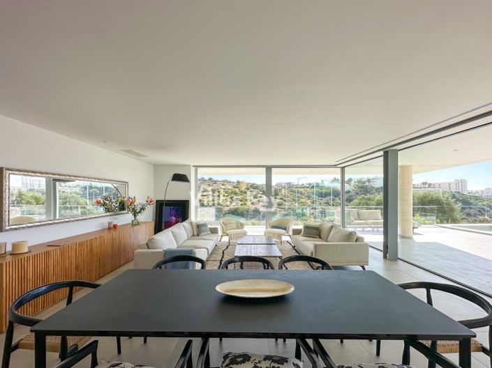 Image No.8-6 Bed House for sale