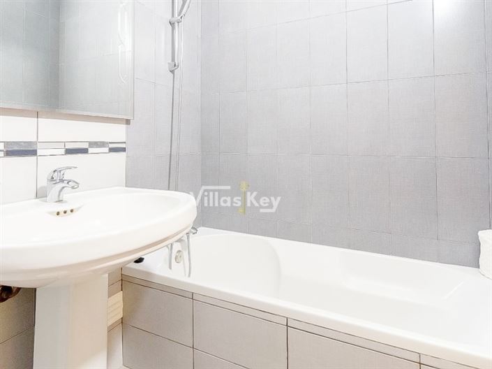 Image No.25-4 Bed House for sale