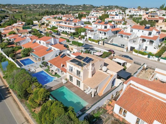 Image No.33-4 Bed House for sale