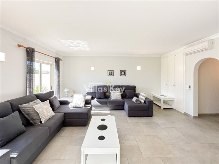 Image No.2-4 Bed House for sale