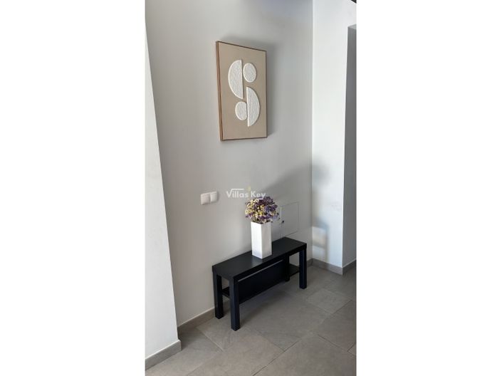 Image No.6-4 Bed House for sale