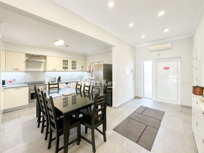 Image No.11-4 Bed House for sale