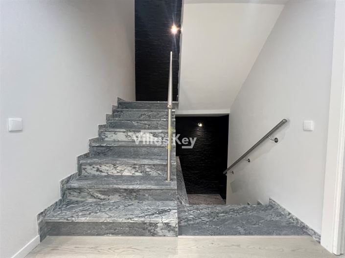 Image No.12-3 Bed House for sale