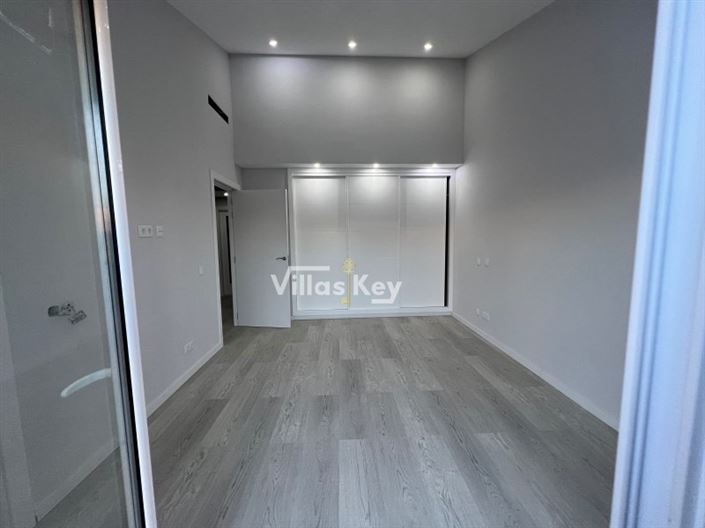 Image No.17-3 Bed House for sale