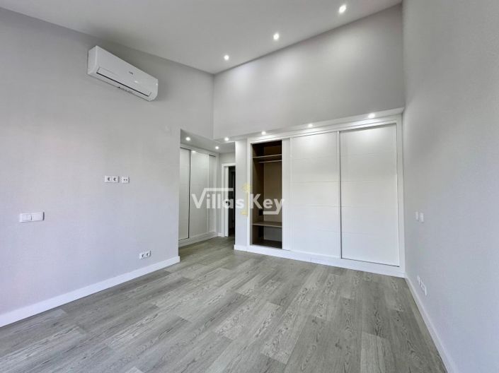 Image No.19-3 Bed House for sale