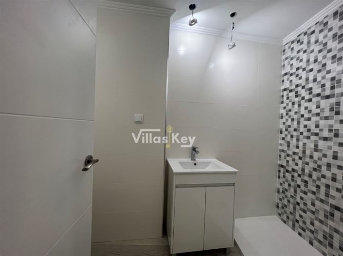 Image No.21-3 Bed House for sale