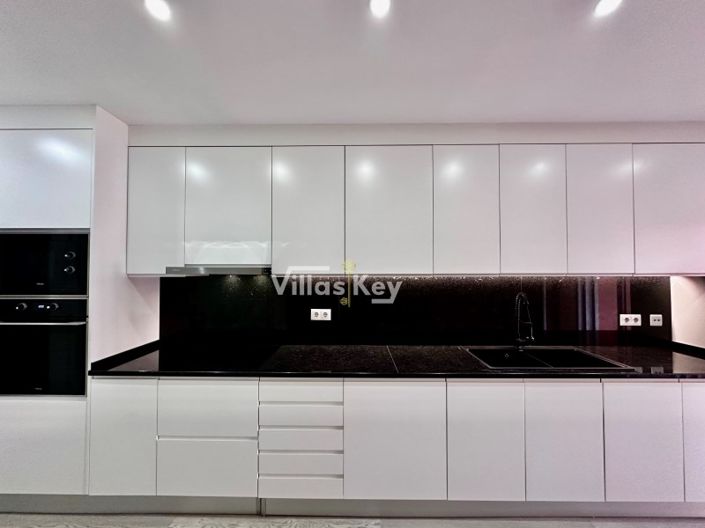 Image No.6-3 Bed House for sale