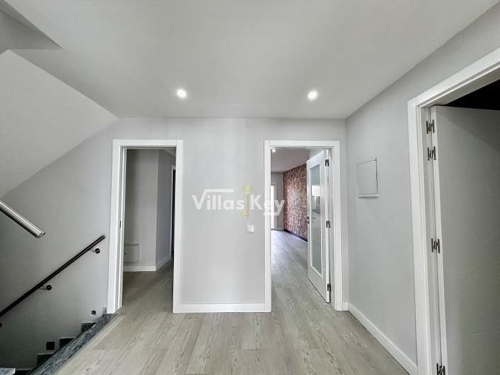 Image No.9-3 Bed House for sale