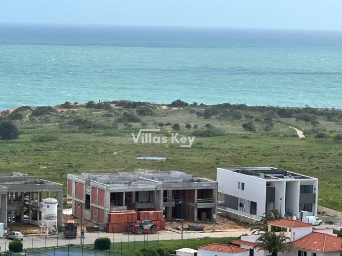 Image No.1-4 Bed House for sale