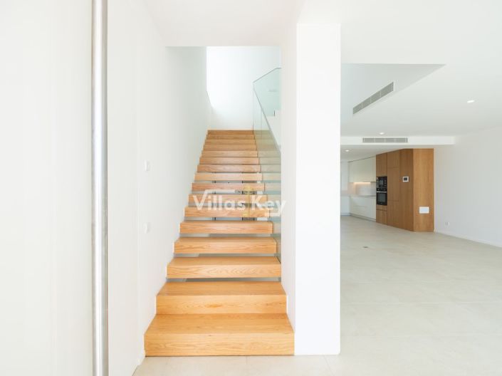 Image No.13-3 Bed House for sale