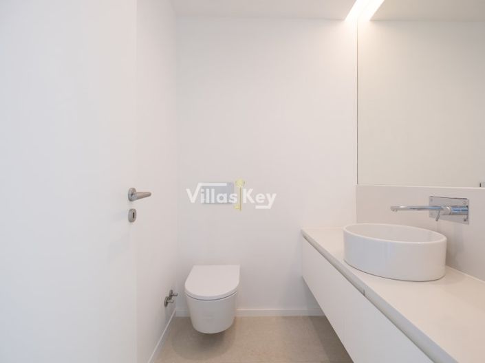 Image No.18-3 Bed House for sale