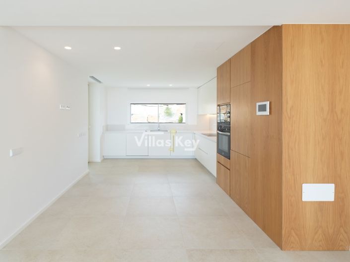 Image No.2-3 Bed House for sale