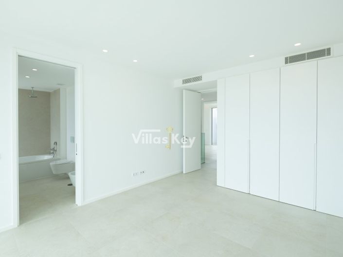 Image No.25-3 Bed House for sale