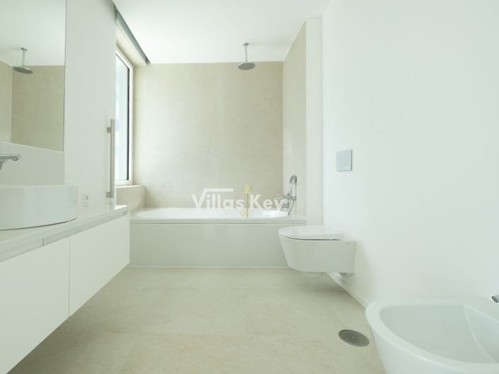 Image No.28-3 Bed House for sale