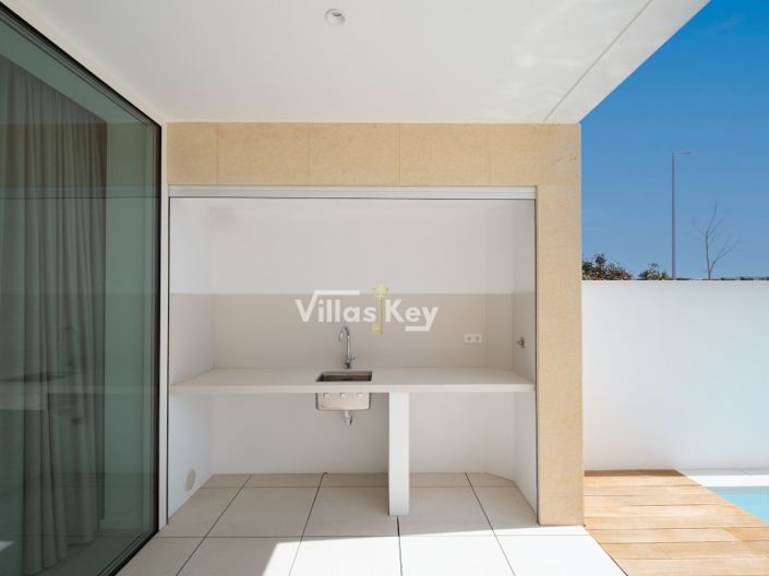 Image No.8-3 Bed House for sale