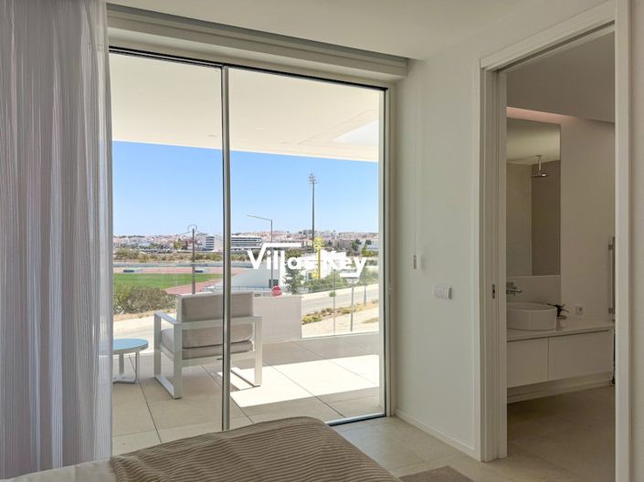 Image No.10-3 Bed House for sale