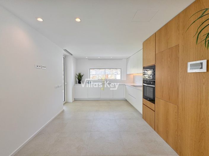 Image No.4-3 Bed House for sale