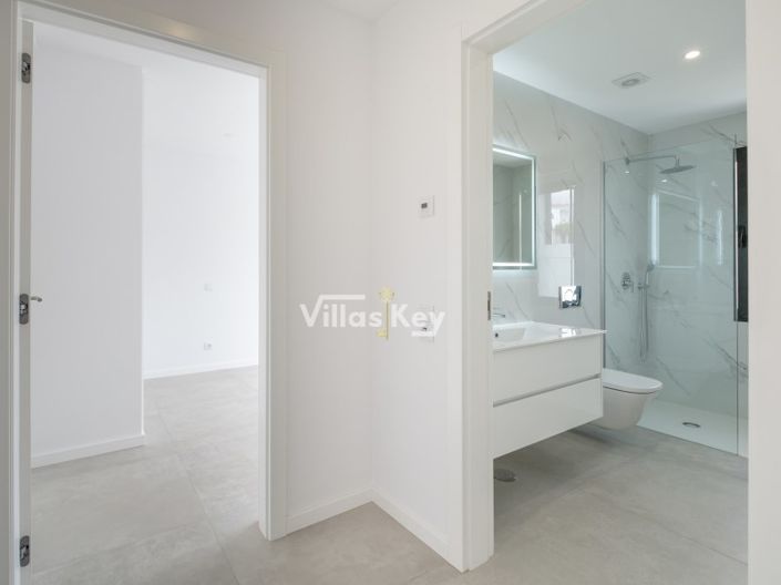 Image No.10-3 Bed House for sale