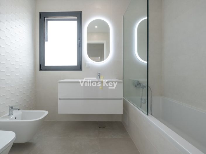 Image No.16-3 Bed House for sale