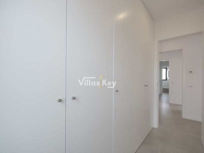 Image No.17-3 Bed House for sale