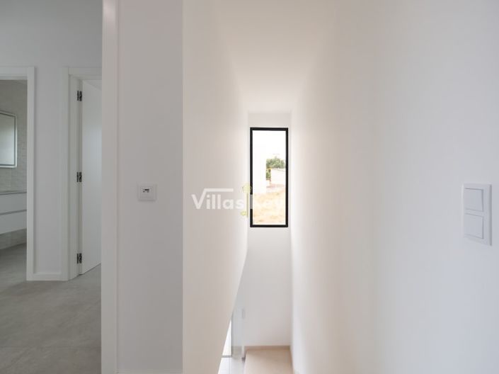 Image No.20-3 Bed House for sale