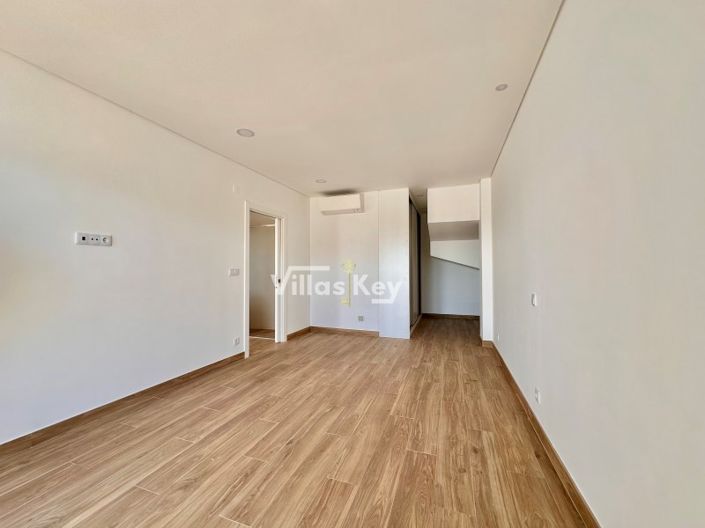 Image No.22-3 Bed Villa for sale