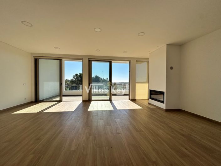 Image No.8-3 Bed Villa for sale