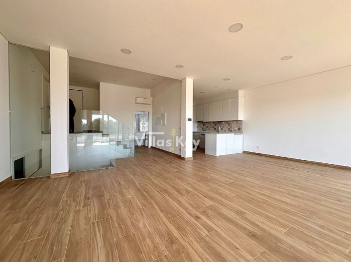 Image No.9-3 Bed Villa for sale