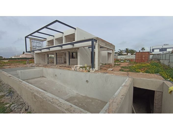 Image No.11-4 Bed House for sale