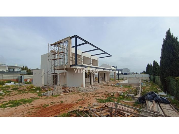 Image No.14-4 Bed House for sale