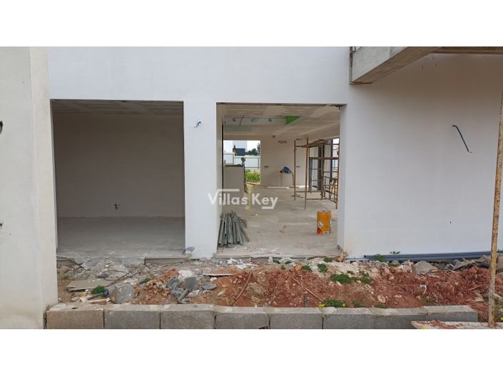 Image No.21-4 Bed House for sale