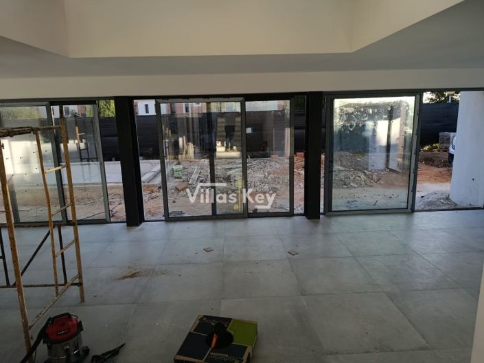 Image No.22-4 Bed House for sale