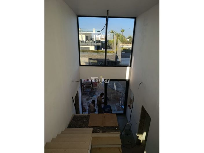 Image No.27-4 Bed House for sale