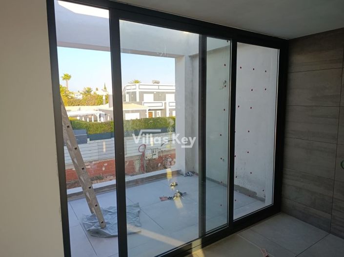 Image No.30-4 Bed House for sale