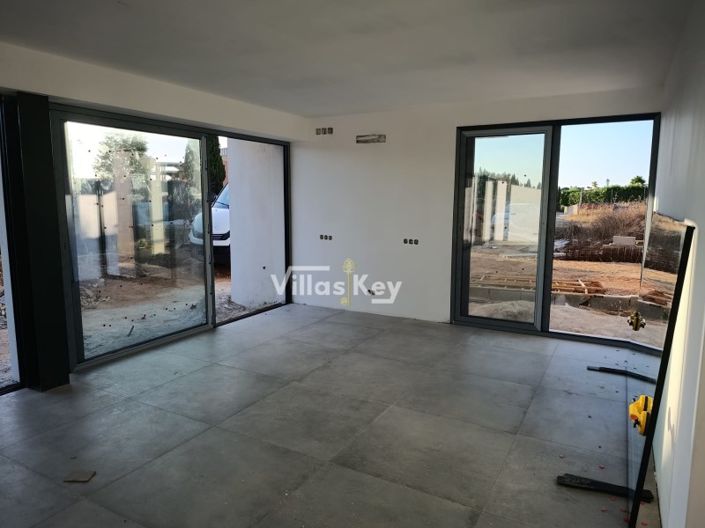 Image No.6-4 Bed House for sale