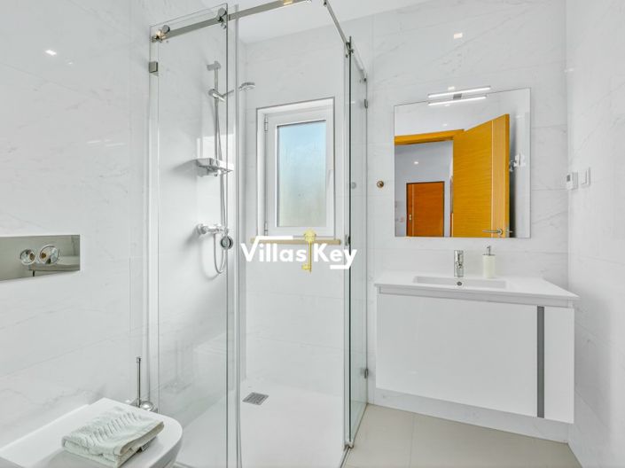 Image No.25-3 Bed Apartment for sale