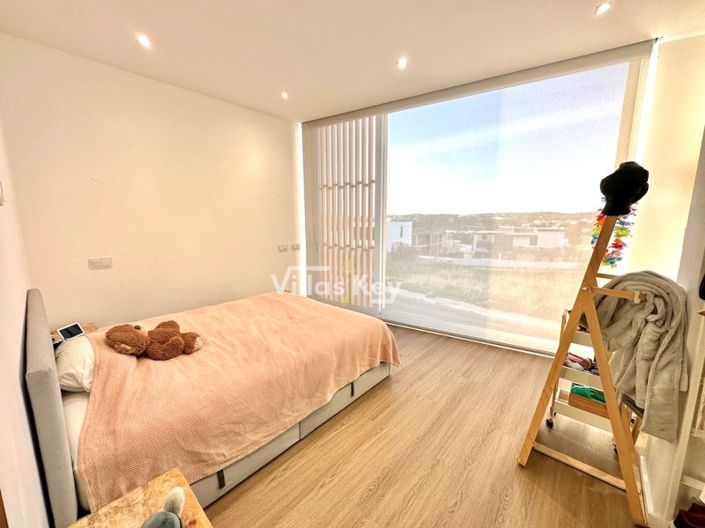 Image No.9-5 Bed House for sale