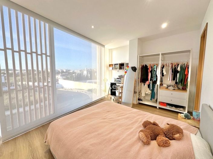 Image No.10-5 Bed House for sale