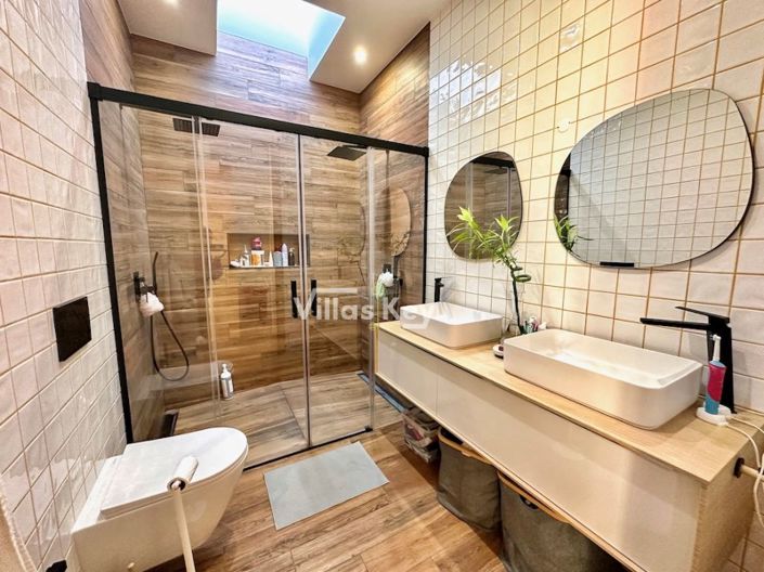 Image No.13-5 Bed House for sale