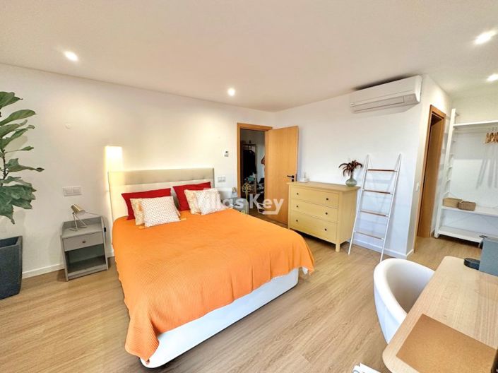 Image No.16-5 Bed House for sale