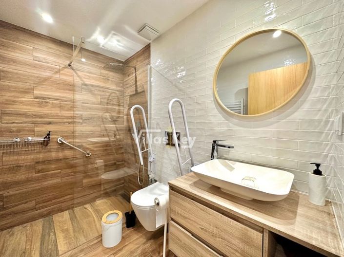 Image No.19-5 Bed House for sale